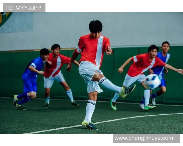 香港足球明星队梁朝伟带领球队勇闯赛场展现足球魅力与团队精神